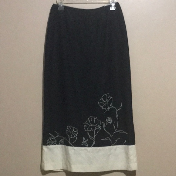 B. Moss Long Straight Black Skirt size 4 - Picture 1 of 4